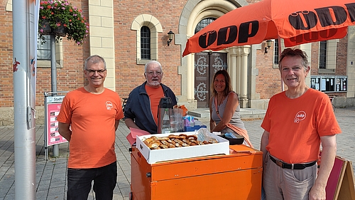 Das Foto zeigt von links , die Kreisräte Christian Holdt und Max Keil, die ehemalige Stadträtin Ulrike Girtner und den Olchinger Stadtrat Gabriel Sailer.