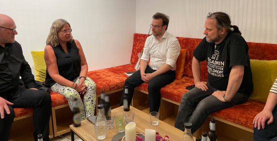 Nick Nowara im Kreis von ÖDP-Aktiven