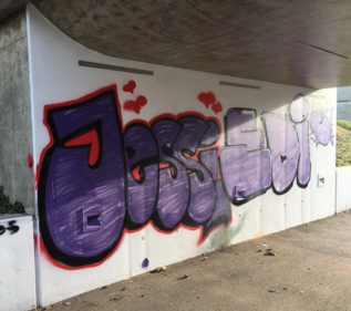 Beispiel am Kurpark: (Stand 1.1.25, Die Wand rechts ist seit der Herbstmesse „Bad Rappenau Regional“ am 19.10.24 in dem Zustand. Die linke Seite kam erst später dazu.) Beispiel am Kurpark: (Stand 1.1.25, Die Wand rechts ist seit der Herbstmesse „Bad Rappenau Regional“ am 19.10.24 in dem Zustand. Die linke Seite kam erst später dazu.)