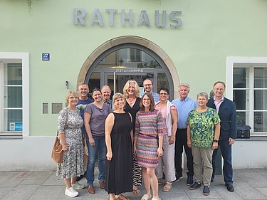 Christine Walter (Neuburg), Arno Blaschek, Kreistagsfraktionsvorsitzende Agnes Becker, Kreisrat Walter Dankesreiter, Simon Löwen, die Kreistagsmitglieder Anita Hofbauer und Franz Sebele, stellvertretende Kreisvorsitzende Maria Schöfberger und Bezirksrat Urban Mangold