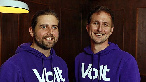 Treten für ÖDP und Volt für die höchsten Ämter in Stadt und Landkreis Freising an: OB-Kandidat Felix Albrecht (l.) und Landratskandidat Daniel Rüdel (beide Volt). © Lehmann