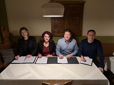 Unterschriften für die Fairnessvereinbarung