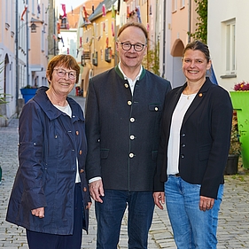 Die Delegierten des Bezirksparteitages haben Kreisrätin Brigitte Baueregger erneut in den Bezirksvorstand der ÖDP gewählt. Es gratulierten die bayerische ÖDP-Vorsitzende Agnes Becker und Bezirksrat Urban Mangold.