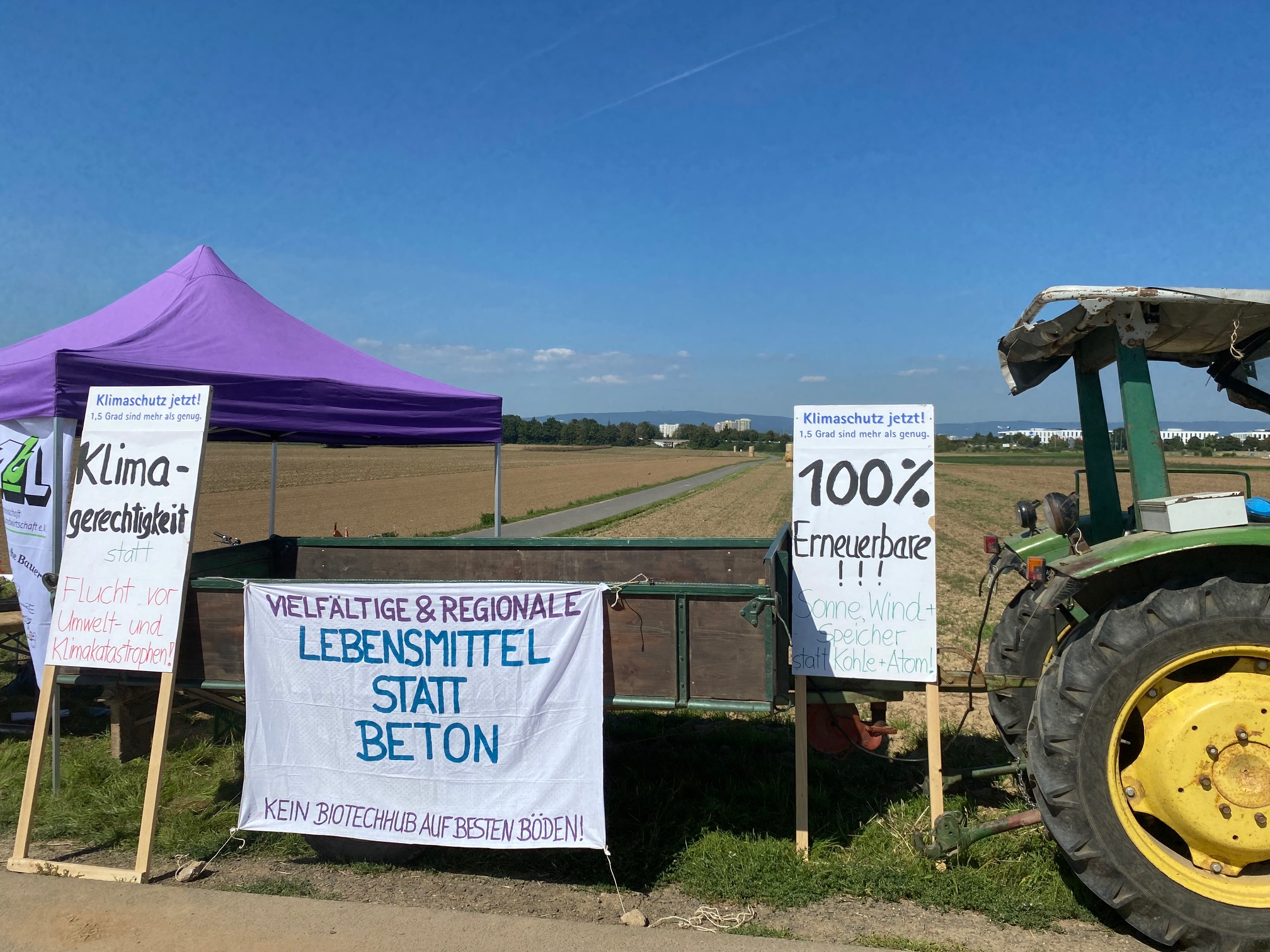 Demo gegen Bebauung für Biotech-Campus Demo gegen Bebauung für Biotech-Campus